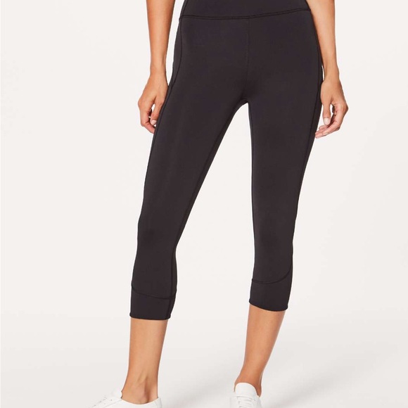 Lululemon In Movement Crop *Everlux 19" Black (First Release) sz 6 - Picture 1 of 5